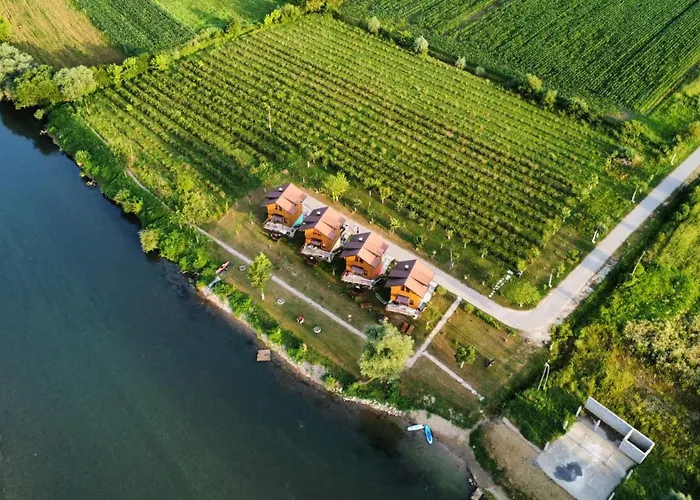 Holiday Homes Piralo